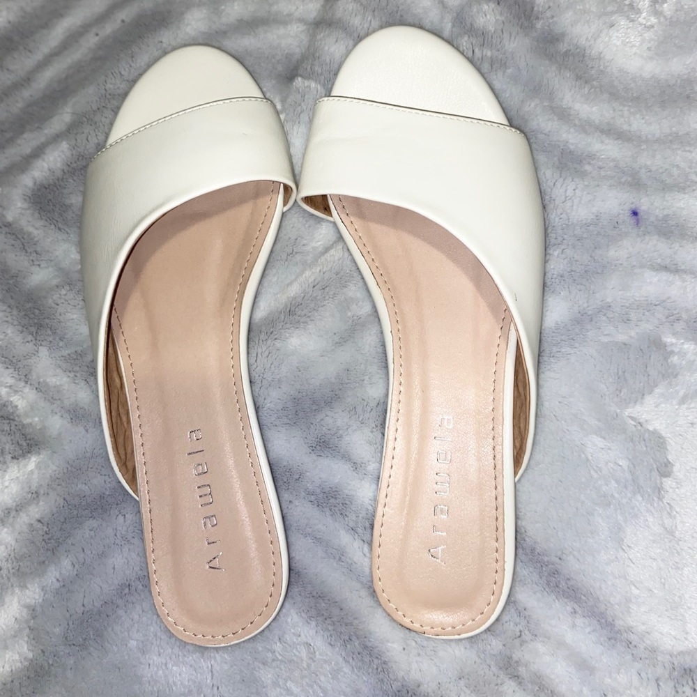 White Arawela slides